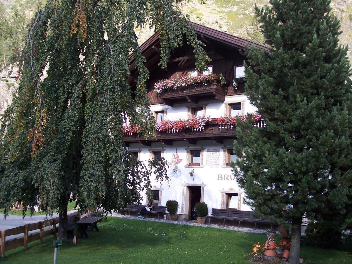 Gaestehaus Bruggerhof Hotel Langenfeld Exterior photo