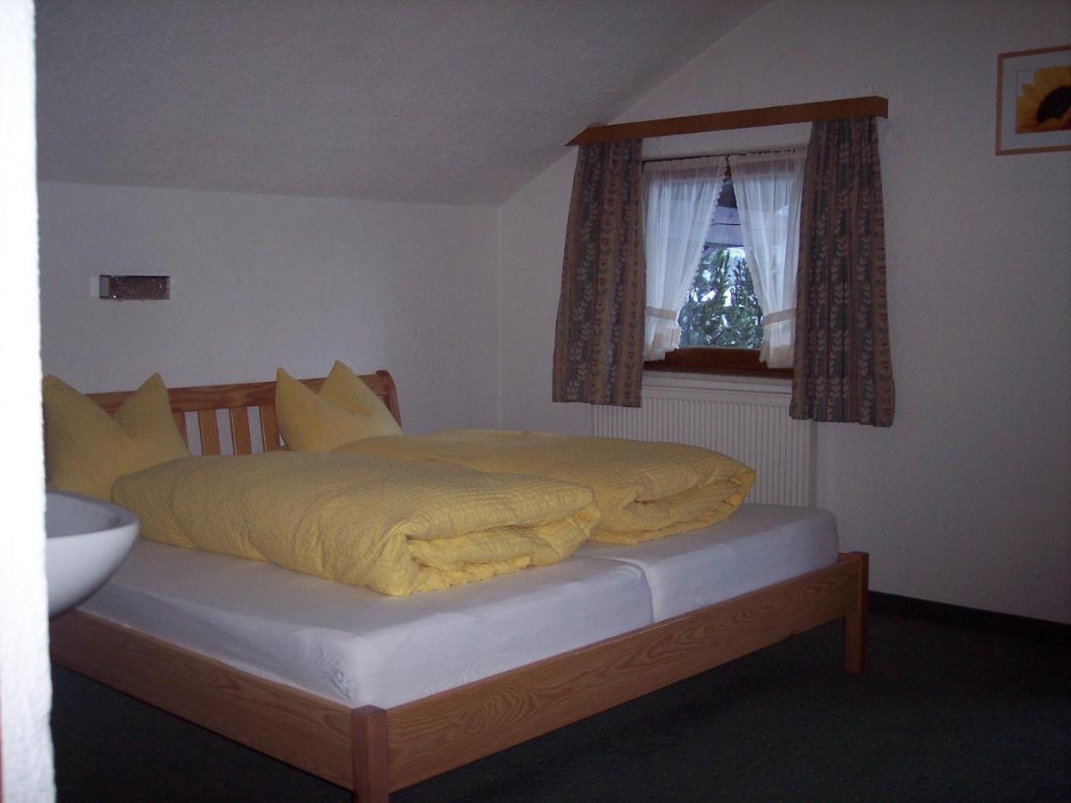 Gaestehaus Bruggerhof Hotel Langenfeld Room photo